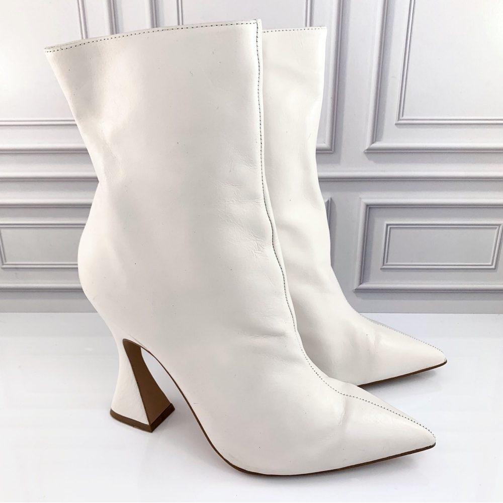 NEW! Steve Madden Vivy Leather Pointed Toe Bootie Boots White Size 9
